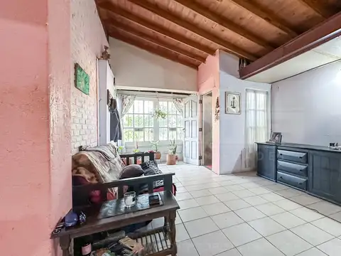 Casa en Venta con 3 cocheras