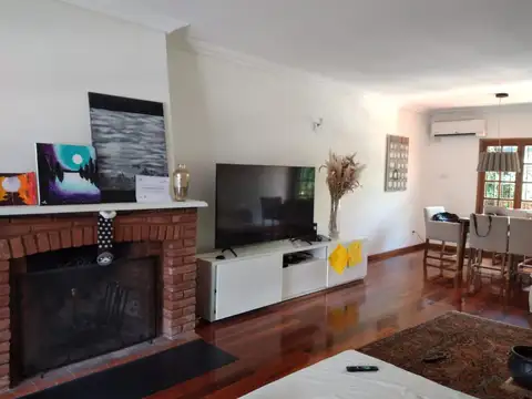 Casa 5 ambientes con 3 baños