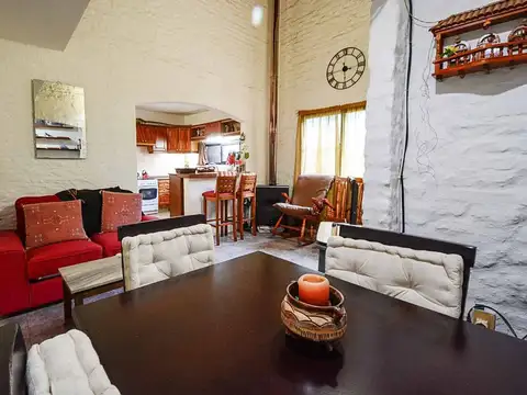 Venta casa con fondo garage y apto en Tres Cruces
