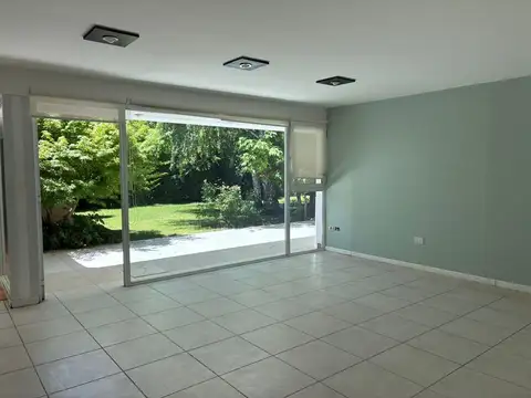 ALQUILER CASA RESIDENCIAL, BARRIO JARDINES DEL REY