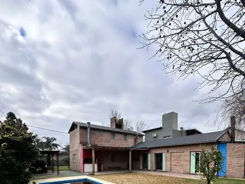 Casa 6 ambientes con 2 baños