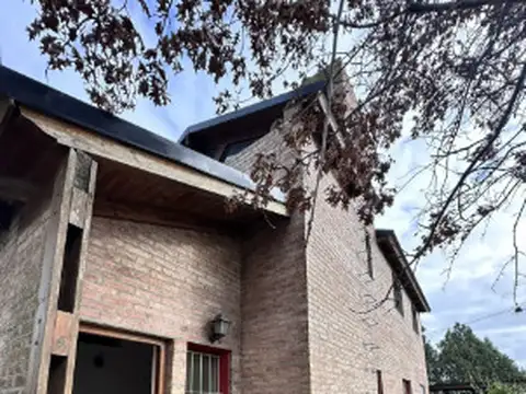Casa 6 ambientes con 2 baños