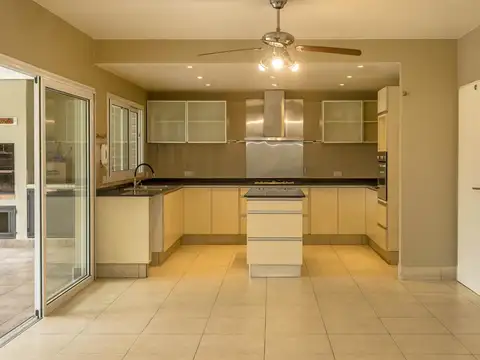 Casa en Venta sobre calle Los Alcores, Tres Cerritos, Salta Capital