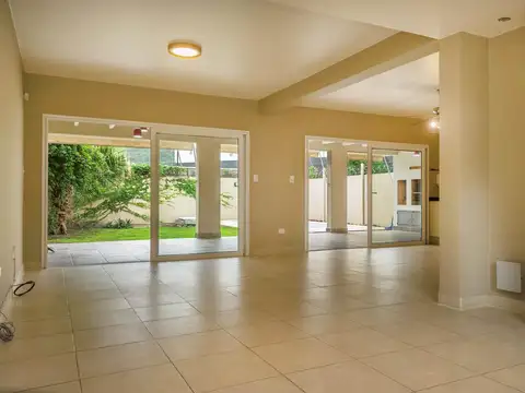 Casa 5 ambientes con 2 baños