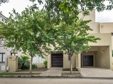 Casa en Venta sobre calle Los Alcores, Tres Cerritos, Salta Capital