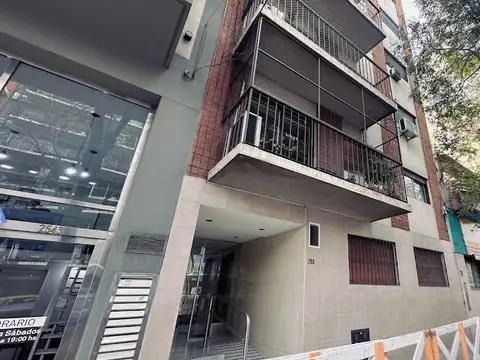 2 AMBIENTES LATERAL CON PATIO