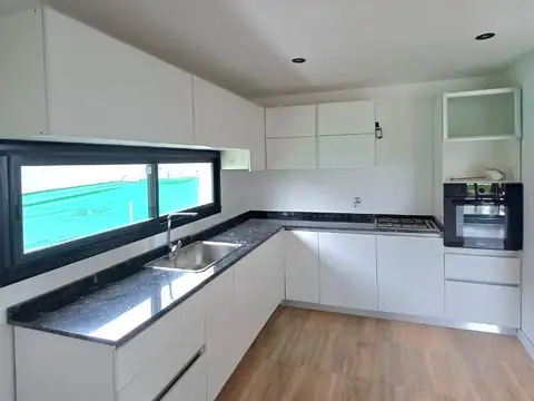 Casa 4 ambientes con 3 baños