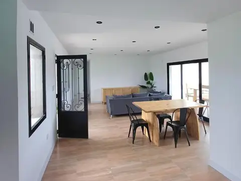 Casa en Venta con 3 cocheras