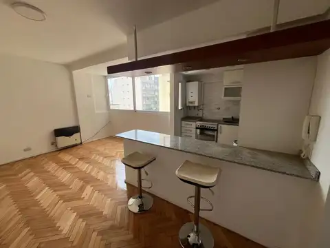 VENTA DEPARTAMENTO DE 2 AMB. AL FRENTE. MUY LUMINOSO.