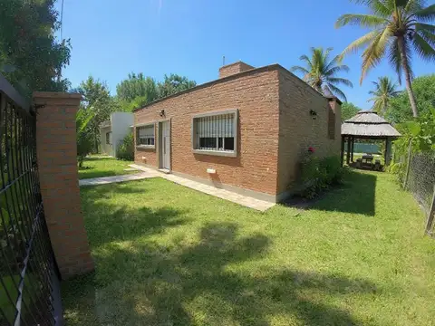Casa con quincho y pileta