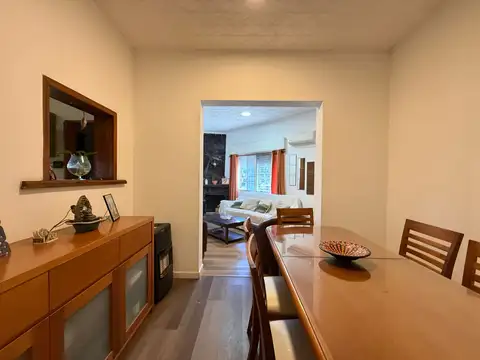 Casa 6 ambientes con 2 baños