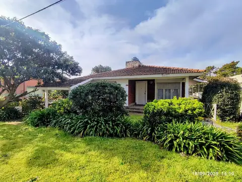 Venta casa  7 dormitorios Pinamar a mts del Mar