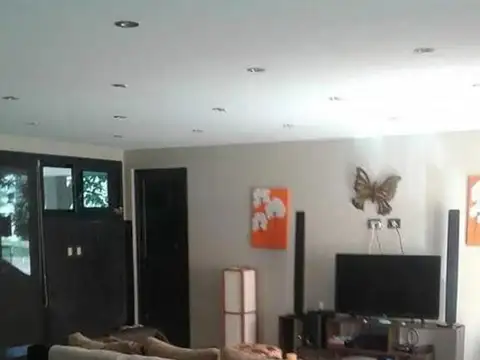 Casa 5 ambientes con 4 baños