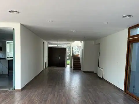 Casa 8 ambientes con 3 baños