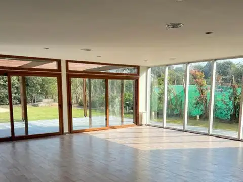 Av Sesquicentenario al 4500