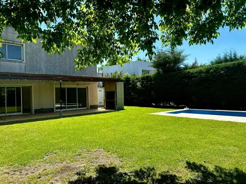 Casa en Venta con 3 cocheras