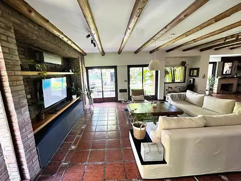 Casa en Venta con 4 cocheras