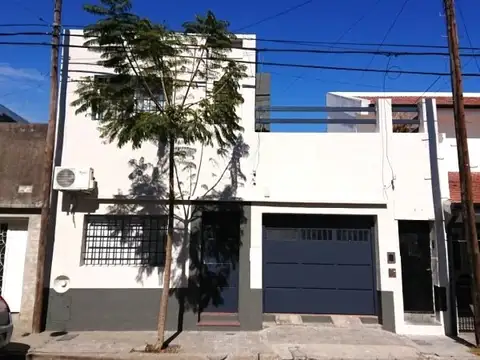 Casa en venta c/ cochera en Bella Vista