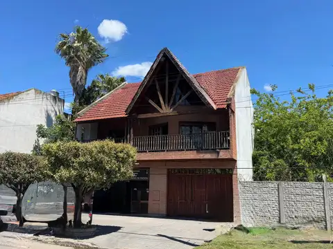 Venta En Bloque - Casa + Departamento + Local