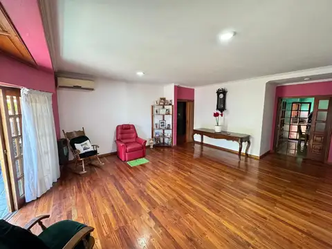 Casa 11 ambientes con 3 baños
