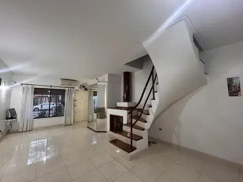 Depto Tipo Casa 4 ambientes con 2 baños