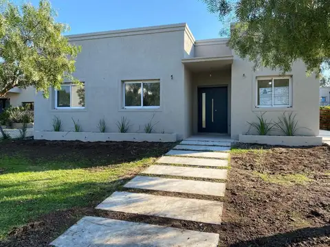 Casa en Venta en Pilar del Este - Santa Emilia, USD 168.000