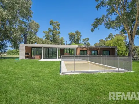 Venta casa 4 ambientes a estrenar y vista al Golf