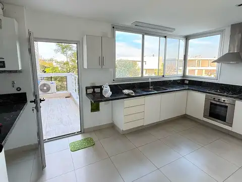 Departamento 4 ambientes con 2 baños