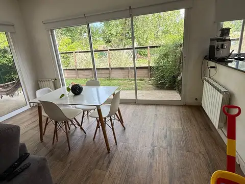 Casa en Alquiler con 1 cochera