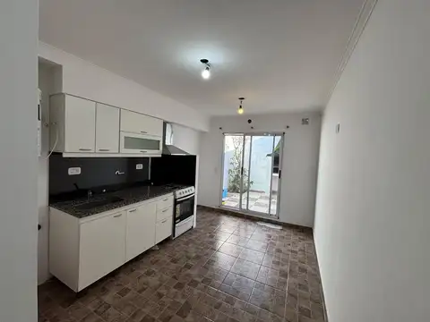 Depto Tipo Casa en Alquiler en Ramos Mejia, $ 700.000