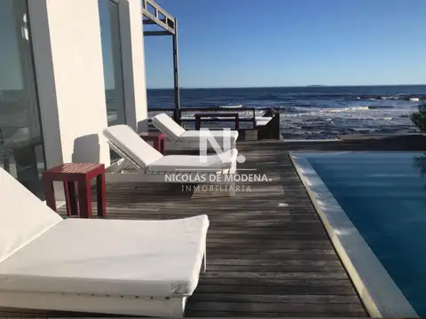  Exclusiva Residencia en venta frente al Mar en La Barra