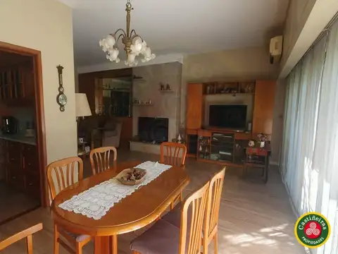 Casa 6 ambientes con 4 baños
