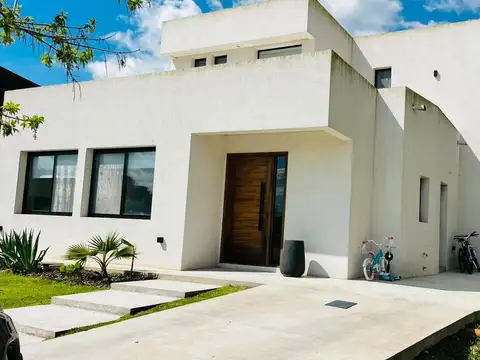 Acacias 100
