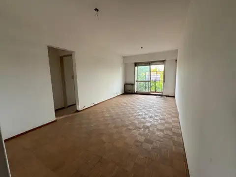 VENTA - DEPARTAMENTO 2 DORMITORIOS  POR ESCALERA CON BALCON - REP. SE LA SEXTA