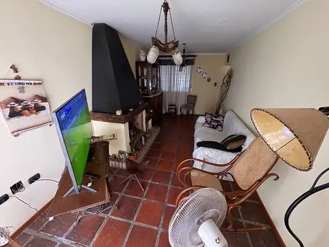 Casa 6 ambientes con 1 baño