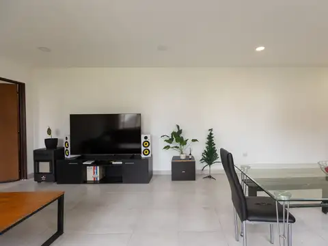 Casa a refaccionar + Depto de 2 amb en Hurlingham