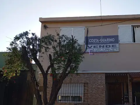 Excelente departamento de 2 ambientes en primer piso al frente con patio