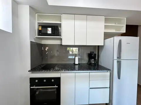 Departamento en alquiler Lagos 121 Pichincha 1 dormitorio amoblado con balcón