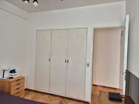 Excelente departamento  de 3 ambientes al contra frente con orientación Norte, reciclado,