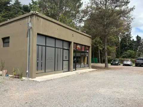 Alquiler anual de Local interno sobre Av Caamaño
