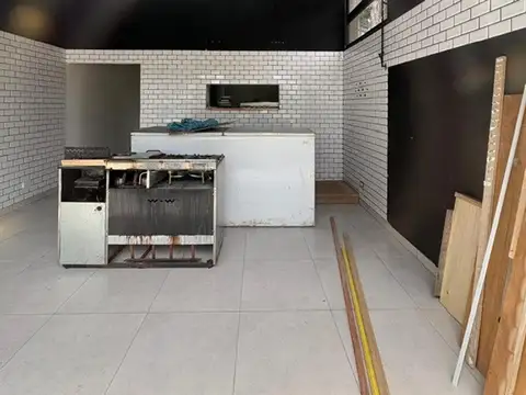 Av Caamaño (altura St Matthews)
