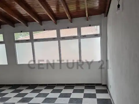 Rivadavia 2500, Piso 1
