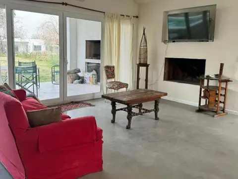 Casa en Venta con 2 cocheras