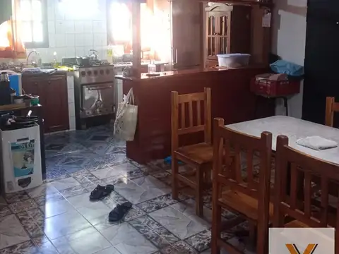 Casa 4 ambientes con 2 baños