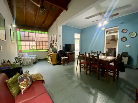 VENTA CASA 5 AMBIENTES EN POMPEYA JARDIN Y COCHERA