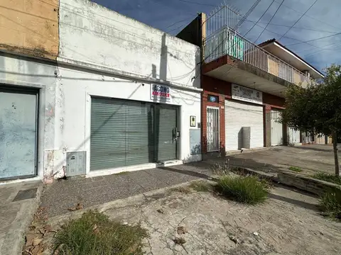 Av. Lamadrid nº 1716 entre Husares y Condarco, Bernal, Provincia de Buenos Aires,