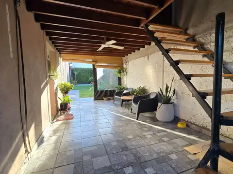 Casa tipo chalet moderno en excelente estado – a metros del centro