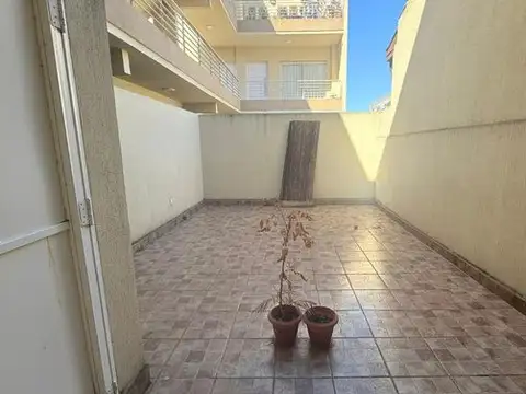 Venta Monoambiente Villa Urquiza con Patio y balcón. 