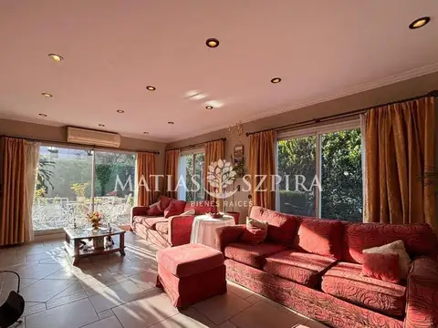 Casa 5 ambientes con 4 baños