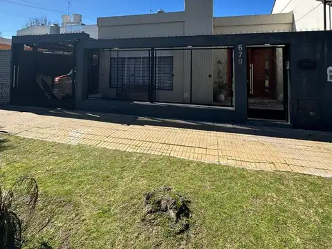 VENTA CASA 3 DORMITORIOS MERLO CENTRO